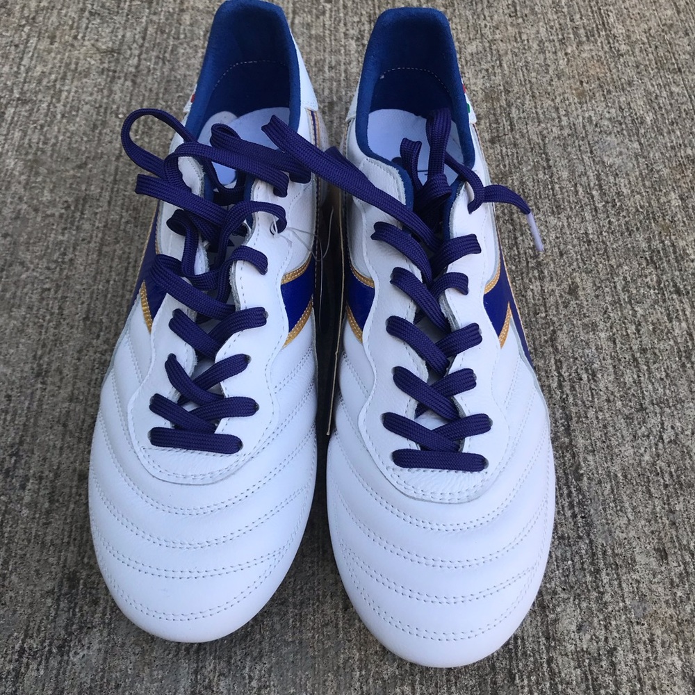 Diaspora Brasil Italy OG GR LT + Soccer Cleats with Blue and Gold Accents NEW
